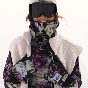 Underställ Eivy - Säljer detta oanvända underställs-sett från det funktionella märket Eivy. Eivy är känt för sina underställ med hög krage och bekväma material som är perfekt i backen. Nypris för de båda delarna är 1500kr, båda är i stlk S💕