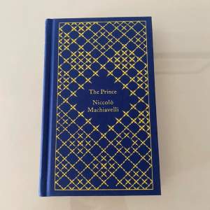 Penguin Classics hardcover  The Prince av Niccolò Machiavelli engelsk upplaga översatt och introducerad av Tim Parks. Boken är helt ny och innehåller inga anteckningar.  