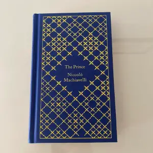 Penguin Classics hardcover  The Prince av Niccolò Machiavelli engelsk upplaga översatt och introducerad av Tim Parks. Boken är helt ny och innehåller inga anteckningar.  