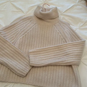 White plush jumper - Turtle neck, fairly used. Bought previous season