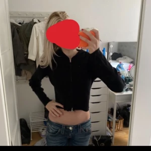 Brandy Melville tröja  - Jätte söt brandy Melville zip up hoodie tröja 