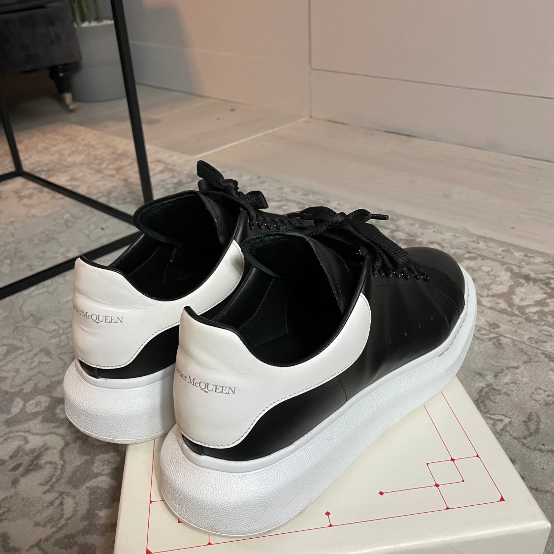 Alexander Mcqueens  - 90