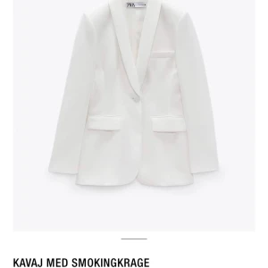 Vit kavaj Zara storlek S - Använd fåtalet gånger, som ny :) köpt nyligen!!