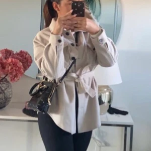 Nelly jacka - Den populära jackan från Nelly. Använd men men skick.  Storlek 34. 