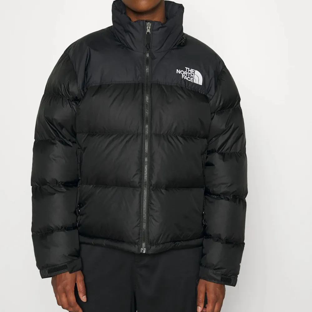 Säljer min jacka från the north face✨Använd förra hösten✨inte säker om jag vill sälja än så kom men prisförslag✨Priset är exklusive frakt✨ Skriv om ni har frågor eller för fler bilder🥰 (klicka ej på köp direkt!). Jackor.