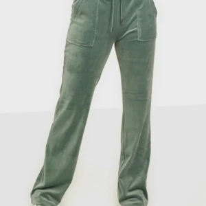 Juicy byxor - Intressekoll på mina juicy couture byxor, de är inte speciellt mycket använda så är i bra skick.