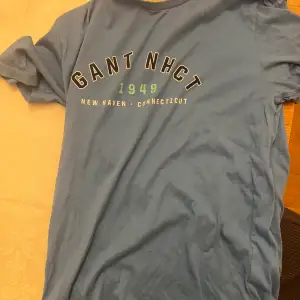 Gammal t-shirt men har inga hål