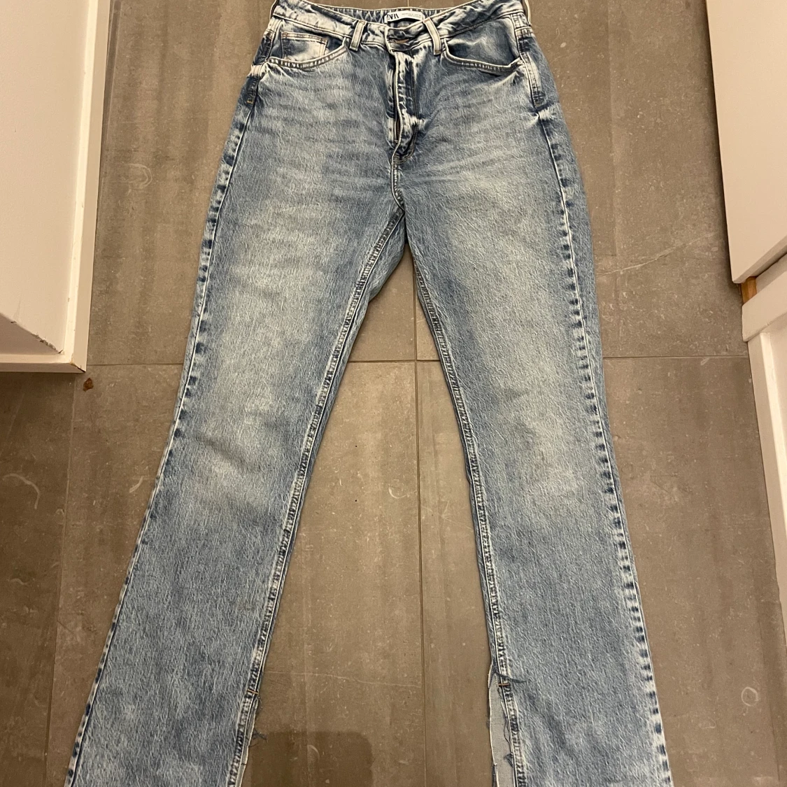 Zara jeans med slits
