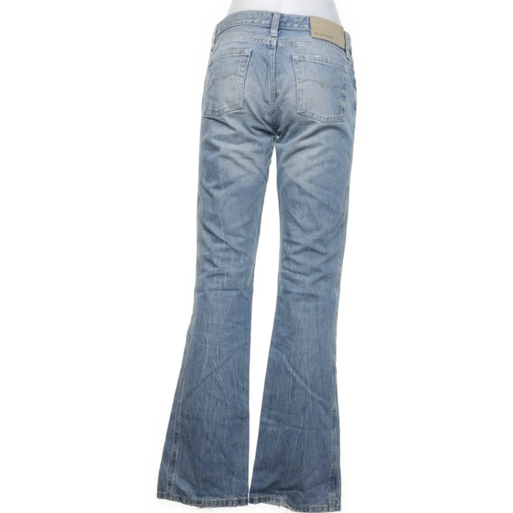 G-STAR jeans i en straight modell, super fina med mid/low rise, storlek 29/32 och är tyvärr aningen för korta på mig som är 172 :( skriv privat för mått<33. Jeans & Byxor.