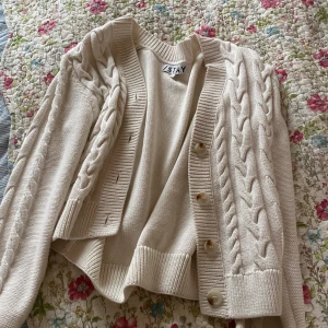 Cardigan - Lite oversized stickad cardigan 