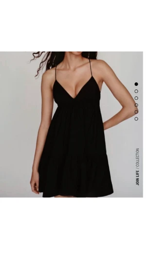 Zara klänning💕 - Säljer denna populära zara klänning då den inte har någon användning💕använd Max 2 ggr så i ny skick!😍