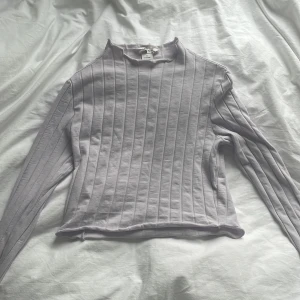 Tröja - Tröja från monki som knappt är använd och är i fint skick. 