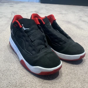 Jordan Basketball Shoe - Riktigt bra basket skor, växte ur dem länge sen.