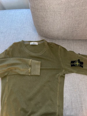 Stone Island Tröja - Har denna Stone Island tröjan som knappt är använd o bara ligger här hemma.