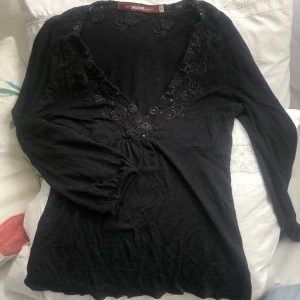 Topp indiska  - Söt topp från indiska med trekvarts ärm. Strl S!