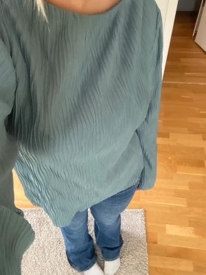 Tröja - En jätte fin blå/grå blus! Helt oanvänd 