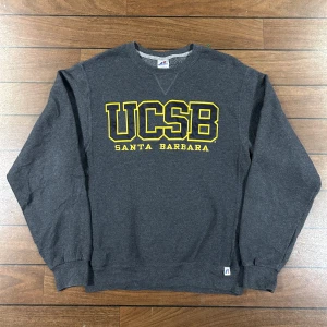 Russel UCSB Sweatshirt  - Snygg vintage Sweatshirt i storlek S! Bara att skriva om du undrar över något🙏
