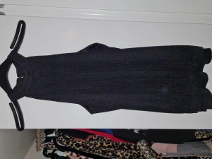 Fest topp - Festtopp från ONLY.  Oanvänd Bara axlar Glittrig Storlek XS/S