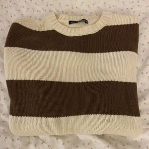 Brandy Melville tröja  - Säljer denna brandy Melville tröjan som är samma modell som i min förra annons 💓inga defekter ( kontakta för fler bilder på tröjan )
