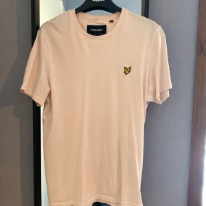 Lyle&scott - Storlek M knappt använd, inga fläckar 