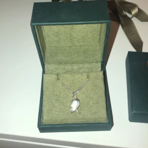 Maria Nilsdotter hjärthalsband!! - Säljer underdelen av mitt maria Nilsdotter halsband. Använd ett fåtal gånger! (Lånade bilder)💕