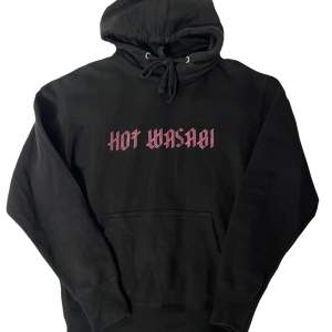 Skitsnygg rhinestoone Hoodie som jag köpt på asos. Jag skulle säga att det är en xs. Säljer för 200kr