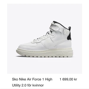 Sko Nike Air Force 1 High Utility 2.0 Women’s - Sko Nike Air Force 1 High Utility 2.0, Stl 38. Använda ca 10 ggr men är för små för mig då jag behöver 38,5. Det är vintersneakers, funkar bra på halt underlag. Nypris 1699. 