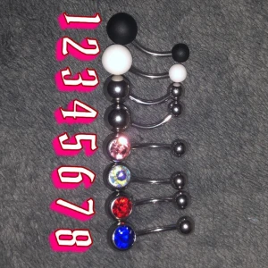 Smycken Navel - Number 3och4 kostar 35kr Dem andra 45kr❤️  Nålar 9kr för 1st 5st för 40kr frakt 29kr