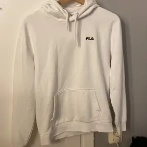 Fila hoddie som är använd med i fint skick 