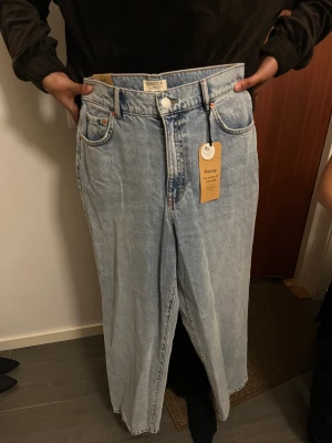 Helt nya jeans  - Helt nya jeans från lindex storlek 40