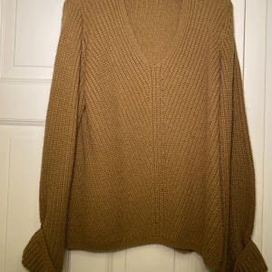 Stickad tröja  - Fint skick 