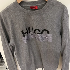 Hugo boss sweatshirt  - Säljer denna eftersom det inte är min stil. Aldrig använt den så skicket är 10/10