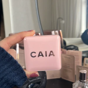 Caia blush  - Ett blush från Caia som är lite använt. I färgen Wild strawberry 