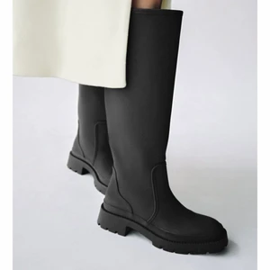 Zara boots - Säljer dessa jätte snygga boots från zara. Köptes i höstas för 599, bara använda ett fåtal gånger. 