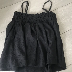 Topp - Jätte söt topp från asos, säljer pga att den inte kommer till användning längre. Nästan som ny Storlek S💓