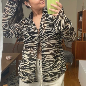 Zebra blus - Från bakbok köpt förra året och aldrig använd. Jag på bilden har storlek s/36 ❣️