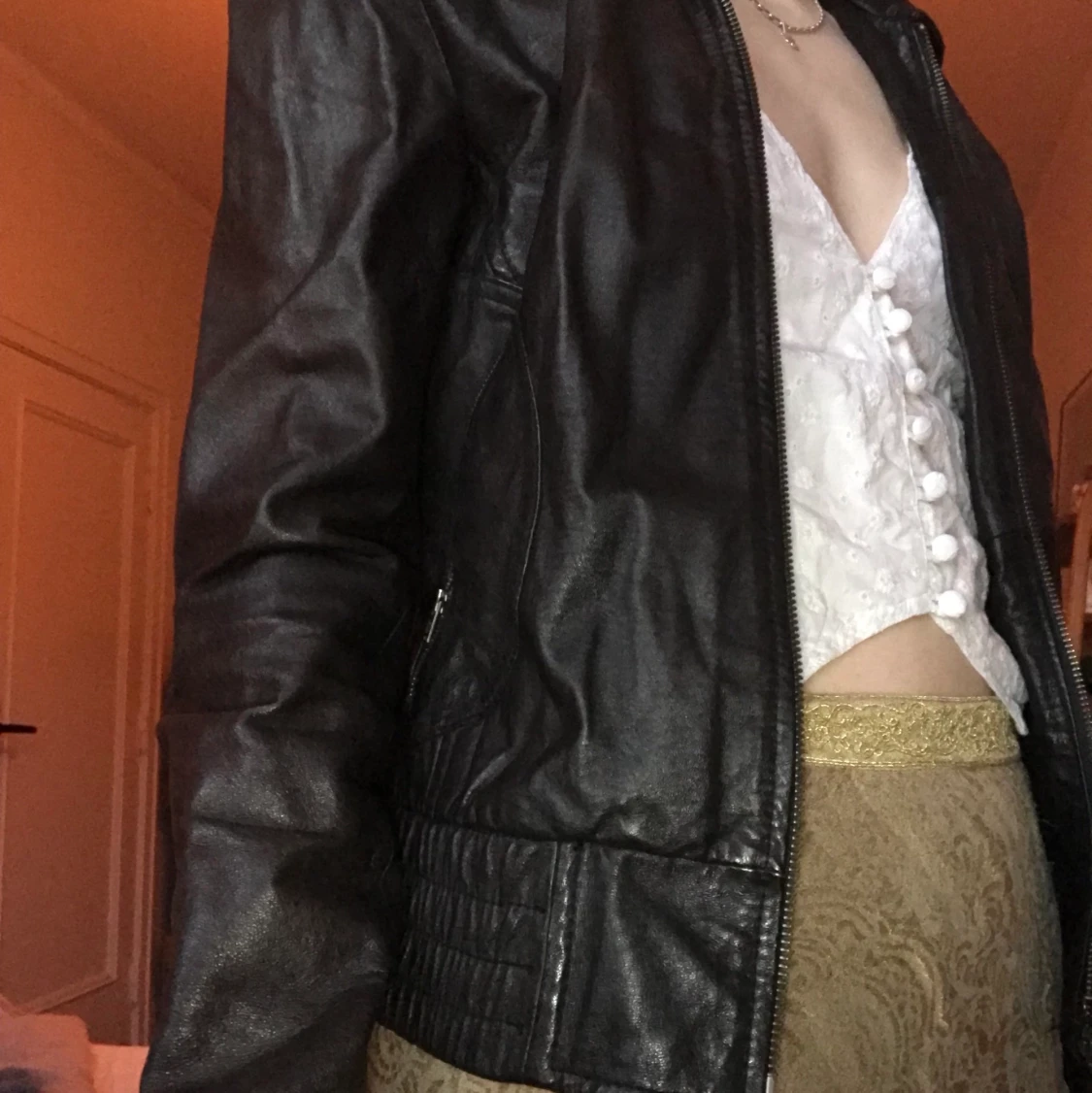 Mörkbrun jacka i veganskt läder! S