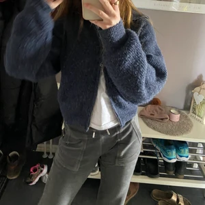 Juicy couture byxor - Säljer nu mina juicy byxor i färgen ” Top hat” storlek xxs, passar mig som är runt 1,60-1,63! För fler frågor skriv privat! Om flera är intresserade så startas en budgivning💕 Dessa är äkta och kan vara svåra att få tag på, tror inte de säljs i färgen mer!