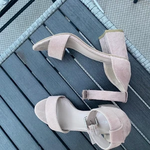 Klackskor rosa  - Klackskor från Graceland i strl 36, passar bra inför student och avslutningar🥰