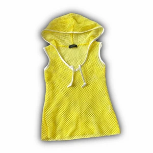 Y2k nätbynja  - !-50%!Supersöt nätbrynja från Vero moda med luva! I perfekt skick! Storlek S!  Bild på passform finns på den vita nätbynjan med gröna sömmar! 💋