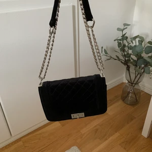 Väska - Superfin väska i bra skick! 💗 Hör bara av dig om du undrar något eller är intresserad av att köpa 😃 pris kan diskuteras 