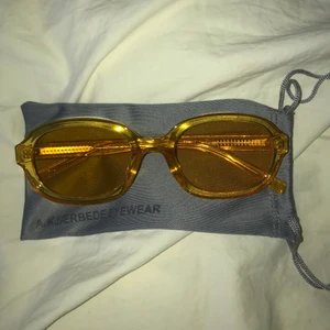 Solglasögon  - Solglasögon använda ett fåtal gånger. Möts gärna i Stockholm.