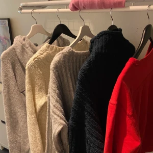 Tröjor - Säljer massa tröjor. Skriv privat för intresse, priser, fler bilder etcetera. 