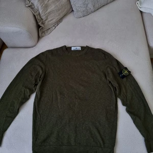 Stone Island crewneck L - Mörkgrön storlek L, använd cirka 5 gånger, nyskick