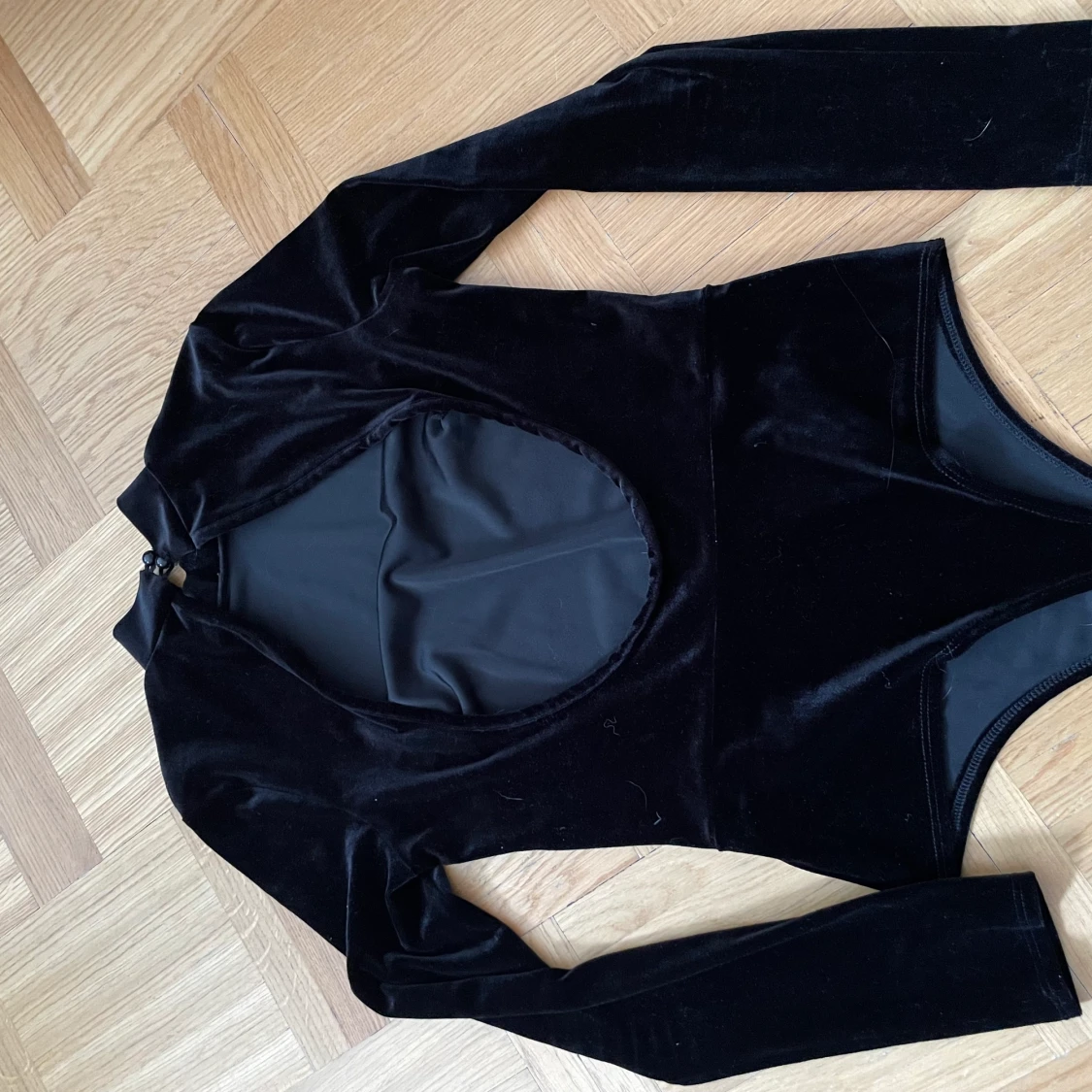 Svart sammetsbody - 90
