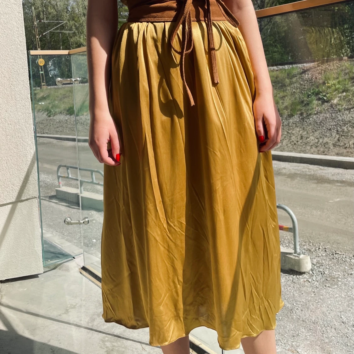 Guldig sommarklänning, M - 90