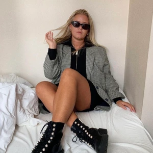 Boots - Boots med pärldetaljer i storlek 37 endast använda en gång, perfekt för sommarens festivaler 🎈