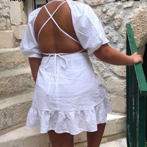 Sommar set - Fint set Kjol med volang och topp med fin snörad rygg - storlek M 