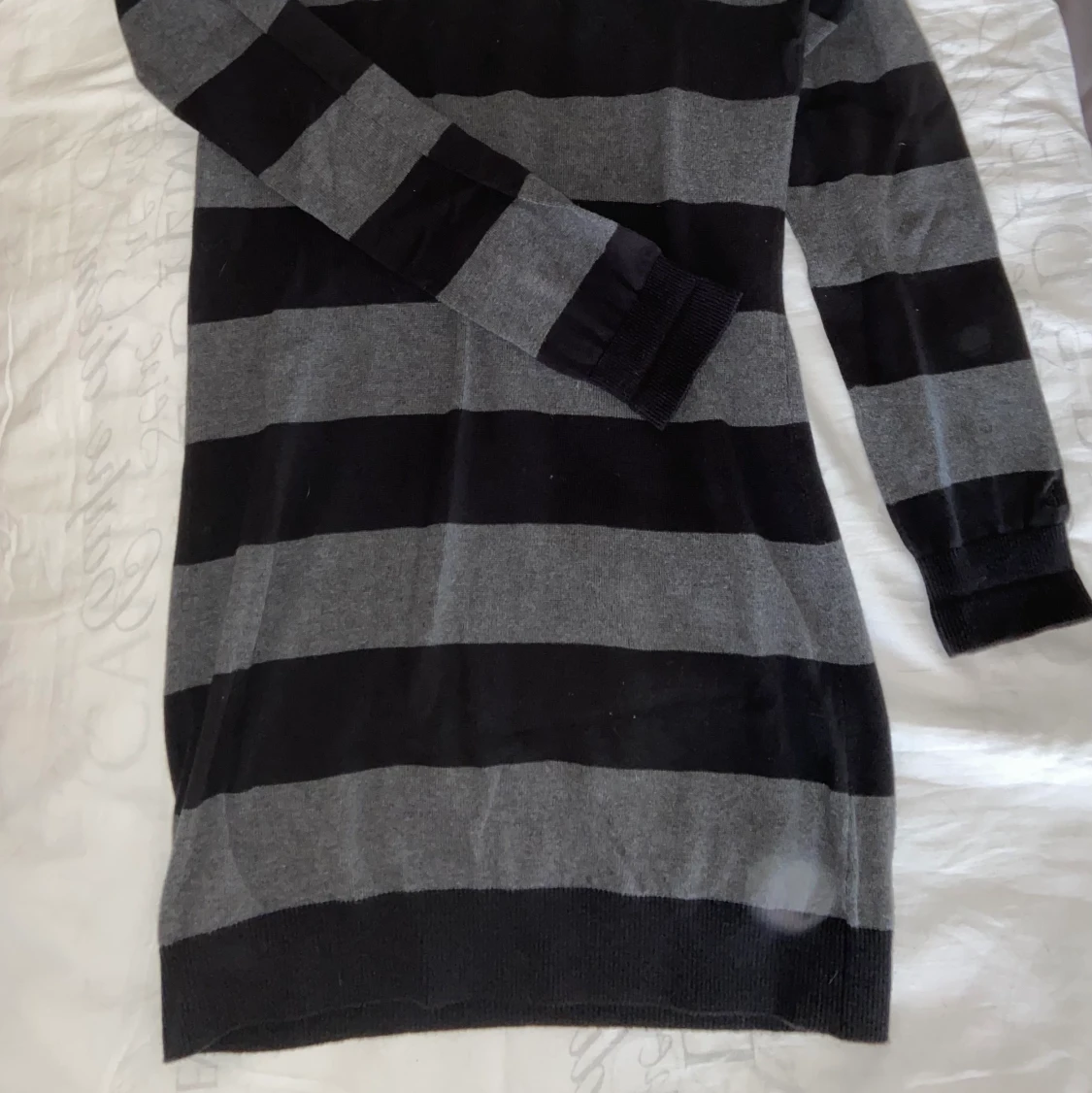 Stickad randig klänning - 90