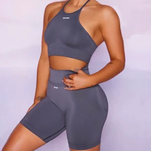 Biker shorts  - Ett par gråa tränings shorts från bo+tee, helt oanvända då de inte passade mig som jag önskade. Men annars super fina och grym kvalitet:)